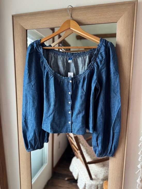 Old Navy Tops - Chambray Pheasant Blouse Cotton